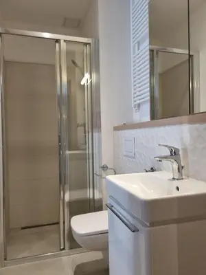 Łazienka w obiekcie Aparthotel in Warsaw very close to the city center, free underground parking, WiFi, air conditioning, balcony