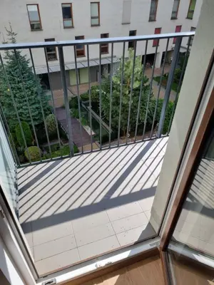 Balkon lub taras w obiekcie Aparthotel in Warsaw very close to the city center, free underground parking, WiFi, air conditioning, balcony