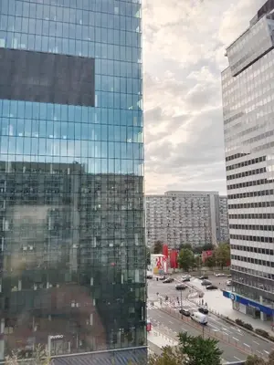 Widok na miasto Warszawa z tego apartamentu