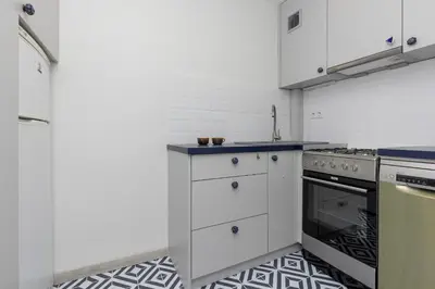 Kuchnia lub aneks kuchenny w obiekcie Cozy and Comfortable Wola Apartment by Noclegi Renters