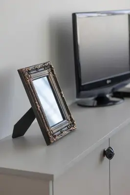Telewizja i/lub zestaw kina domowego w obiekcie Cozy and Comfortable Wola Apartment by Noclegi Renters