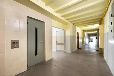 Plan piętra w obiekcie Rondo ONZ City View Apartment by BookingHost