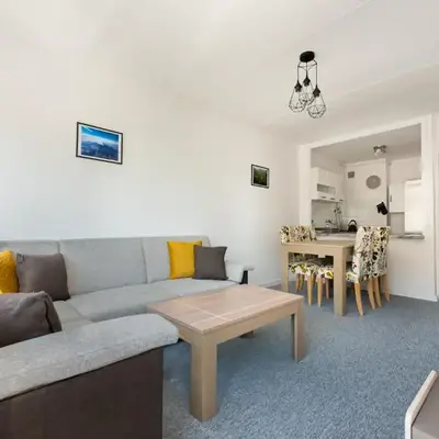 Rondo ONZ City View Apartment by BookingHost