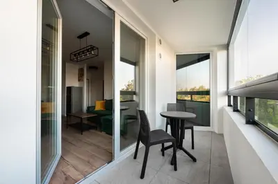 Balkon lub taras w obiekcie Nova Sfera Green Apartment by BookingHost