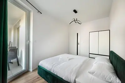 Łóżko lub łóżka w pokoju w obiekcie Nova Sfera Green Apartment by BookingHost