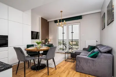 Część wypoczynkowa w obiekcie Wola Tower Deluxe Separate Bedroom with Free Garage - by Perfect Apart