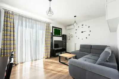 Telewizja i/lub zestaw kina domowego w obiekcie Wilanów 2-Bedroom Apartment by BookingHost