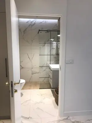 Łazienka w obiekcie Apartament Bliska Wola Garaż Expo Warszawa