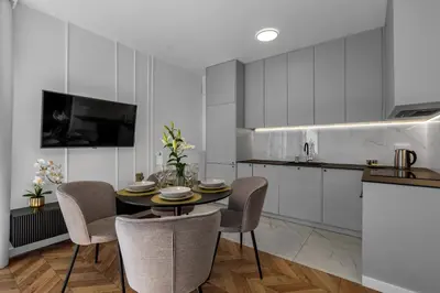 Kuchnia lub aneks kuchenny w obiekcie Kasprzaka 29A Business Apartments N1 - Parking, Balcony, Targi Expo - by Rentujemy