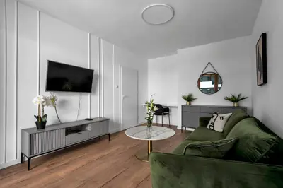 Telewizja i/lub zestaw kina domowego w obiekcie Kasprzaka 29A Business Apartments N2 - Parking, Balcony, Targi Expo - by Rentujemy