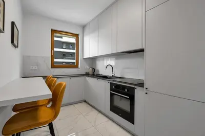 Kuchnia lub aneks kuchenny w obiekcie Kasprzaka 29A Business Apartments N2 - Parking, Balcony, Targi Expo - by Rentujemy