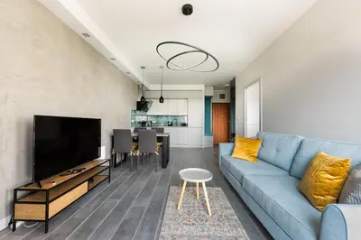 Telewizja i/lub zestaw kina domowego w obiekcie Ochota City View Modern Apartment by BookingHost