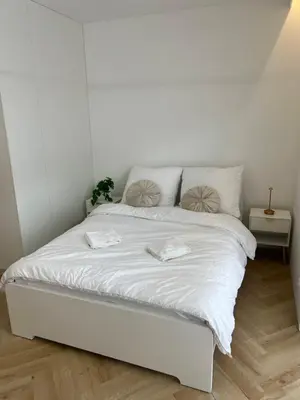 Łóżko lub łóżka w pokoju w obiekcie New apartment next to Warsaw