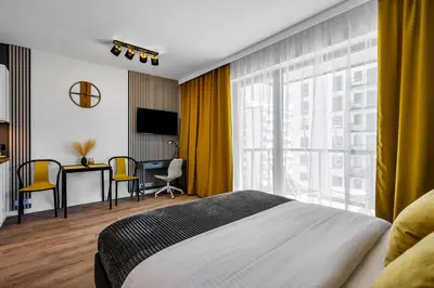 Łóżko lub łóżka w pokoju w obiekcie Lotnisko Chopina Modern Studio