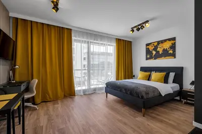 Łóżko lub łóżka w pokoju w obiekcie Lotnisko Chopina Modern Studio