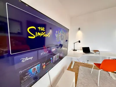 Telewizja i/lub zestaw kina domowego w obiekcie ORANGE 3 fast WiFi 1Gbs 85'TV Netflix HBO Disney+ SkyShowMax