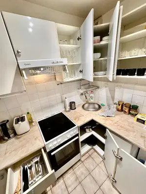 Kuchnia lub aneks kuchenny w obiekcie ORANGE 3 fast WiFi 1Gbs 85'TV Netflix HBO Disney+ SkyShowMax
