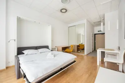 Łóżko lub łóżka w pokoju w obiekcie Varsovia Jerozolimskie Studio 215 by BookingHost