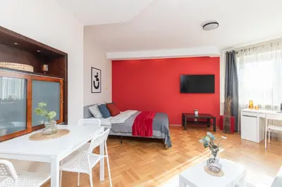 Telewizja i/lub zestaw kina domowego w obiekcie ROOM Powstańców Śląskich 61