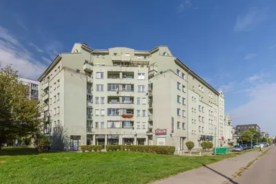 Budynek, w którym mieści się apartament