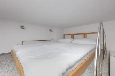 Łóżko lub łóżka w pokoju w obiekcie Affordable Studio for 3 Guests near Metro Station by Noclegi Renters