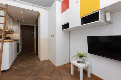 Telewizja i/lub zestaw kina domowego w obiekcie Affordable Studio for 3 Guests near Metro Station by Noclegi Renters