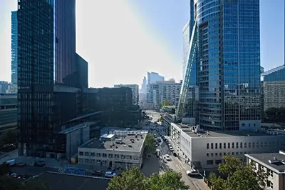 Widok na miasto Warszawa z tego apartamentu