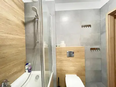 Łazienka w obiekcie Superior Komputerowa, 4 rooms, 3 bedrooms, Airport-City train, Metro! 24h reception!