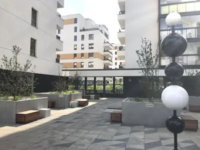 Budynek, w którym mieści się apartament