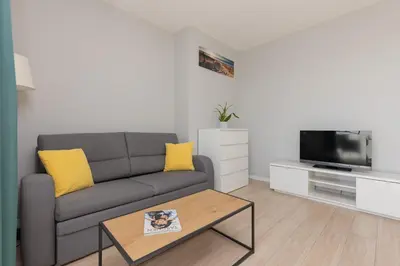 Telewizja i/lub zestaw kina domowego w obiekcie Beautiful & Quiet Studio Szeligowska by Noclegi Renters