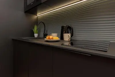 Kuchnia lub aneks kuchenny w obiekcie Warsaw Praga Apartment Podskarbińska by Noclegi Renters