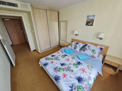 Łóżko lub łóżka w pokoju w obiekcie 10Q - Z6 Apartment 1003