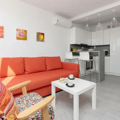 Chłodna Apartments with a City View Wola by Noclegi Renters