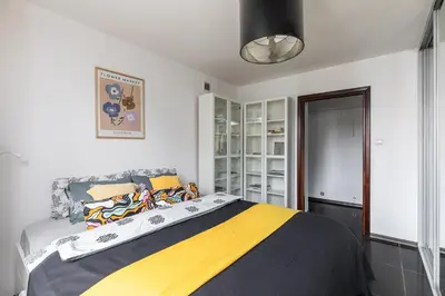 Łóżko lub łóżka w pokoju w obiekcie SuperApart Puławska 119 - Blisko metra Wierzbno i parku