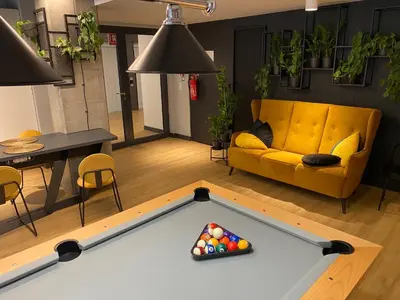 Część wypoczynkowa w obiekcie 1bed Apartment with Gym - P&O