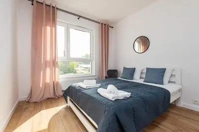 Łóżko lub łóżka w pokoju w obiekcie Nowy Służewiec 21 by Homeprime