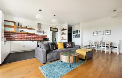 Kuchnia lub aneks kuchenny w obiekcie Bemowo Kocjana 2-Bedroom Apartment by BookingHost