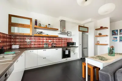 Kuchnia lub aneks kuchenny w obiekcie Bemowo Kocjana 2-Bedroom Apartment by BookingHost