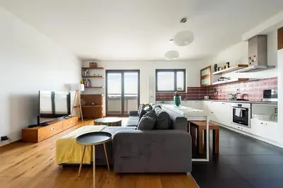 Kuchnia lub aneks kuchenny w obiekcie Bemowo Kocjana 2-Bedroom Apartment by BookingHost