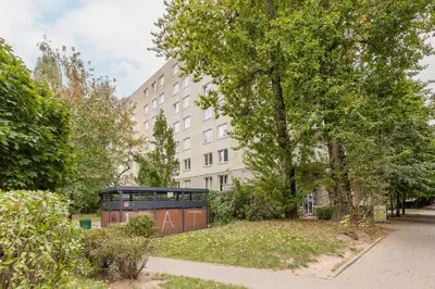 Ogród w obiekcie Spacious Apartment Zawiszy Wola by Noclegi Renters