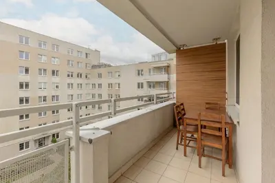 Balkon lub taras w obiekcie Spacious Apartment Zawiszy Wola by Noclegi Renters