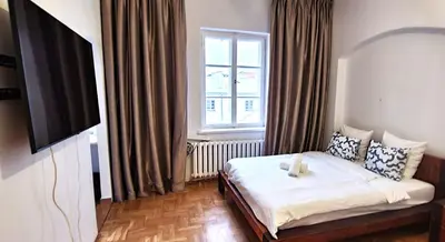 Łóżko lub łóżka w pokoju w obiekcie Art Dreams Apartament Chmielna 5