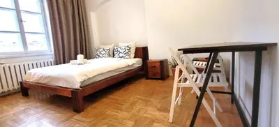 Łóżko lub łóżka w pokoju w obiekcie Art Dreams Apartament Chmielna 5