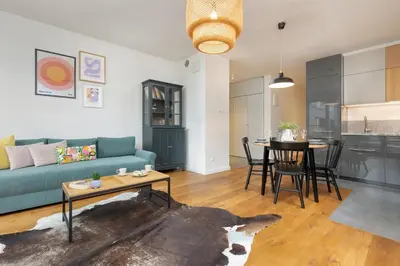 Kuchnia lub aneks kuchenny w obiekcie Siedmiogrodzka Air-conditioned Apartment with Balcony Wola by Noclegi Renters