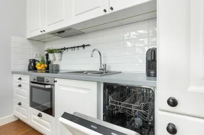 Kuchnia lub aneks kuchenny w obiekcie Cozy Apartment Gieysztora Wilanów by Noclegi Renters