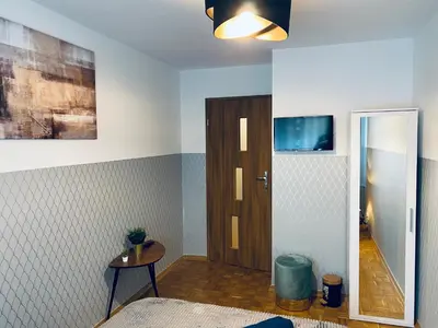 Telewizja i/lub zestaw kina domowego w obiekcie ClickTheFlat Solidarności City Center Apart Rooms