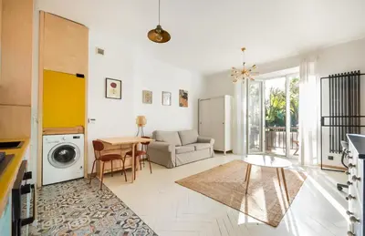 Część wypoczynkowa w obiekcie Saska Kępa Loft Style Apartment by BookingHost