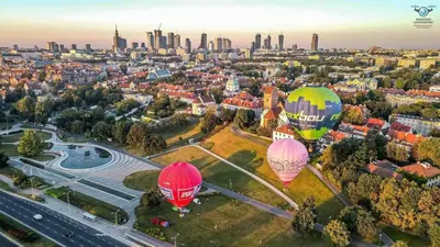 Widok z lotu ptaka na obiekt FORUM 3 metro fast WiFi 400 Mbs TV HBO Disney+
