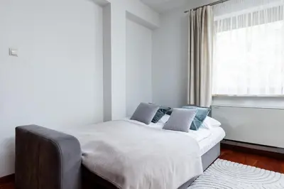 Łóżko lub łóżka w pokoju w obiekcie Royal Retreat Luxury Apartment Lazienki Park