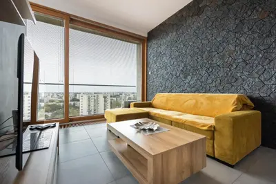 Część wypoczynkowa w obiekcie Metro Imielin 13th Floor Apartment by BookingHost